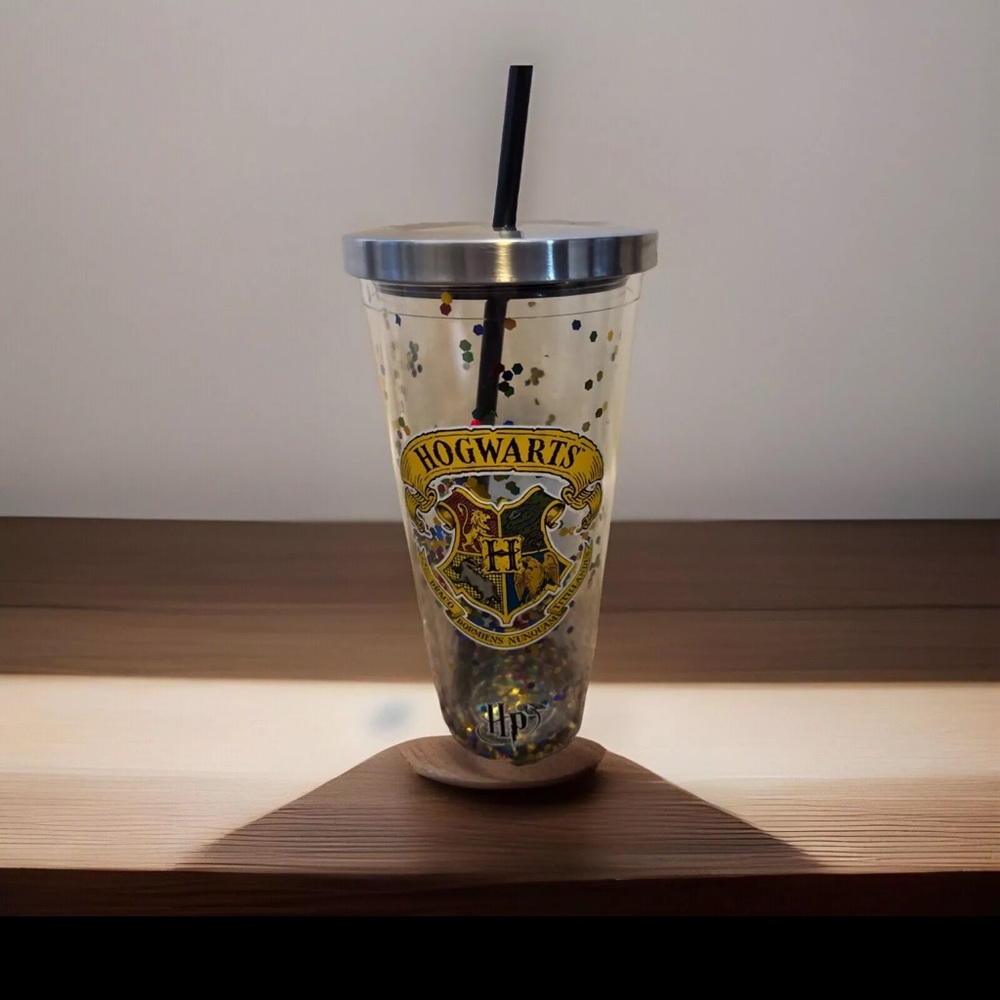 Hogwarts Crest Tumbler with Straw